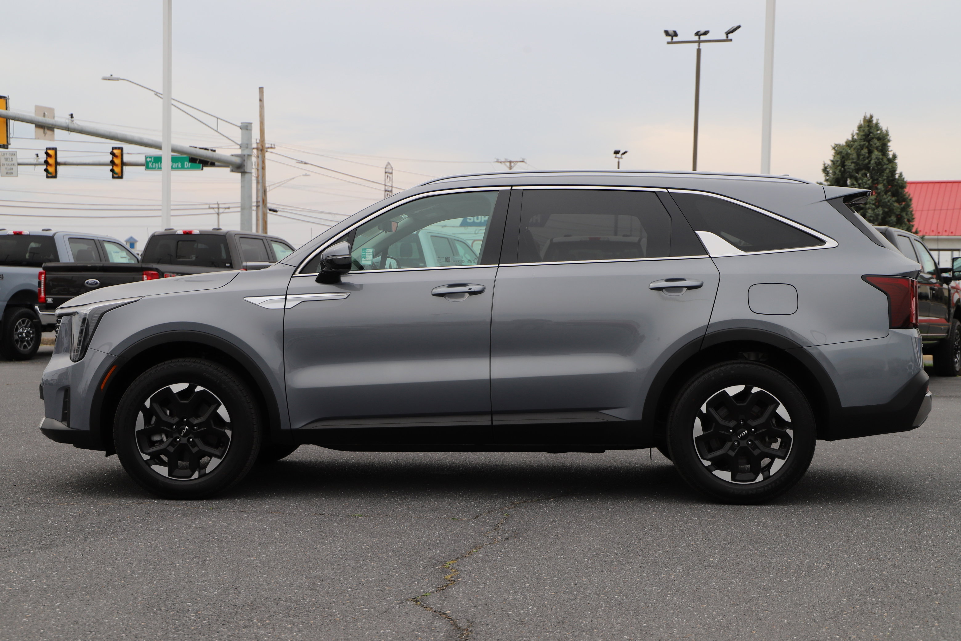 2024 Kia Sorento S photo 4