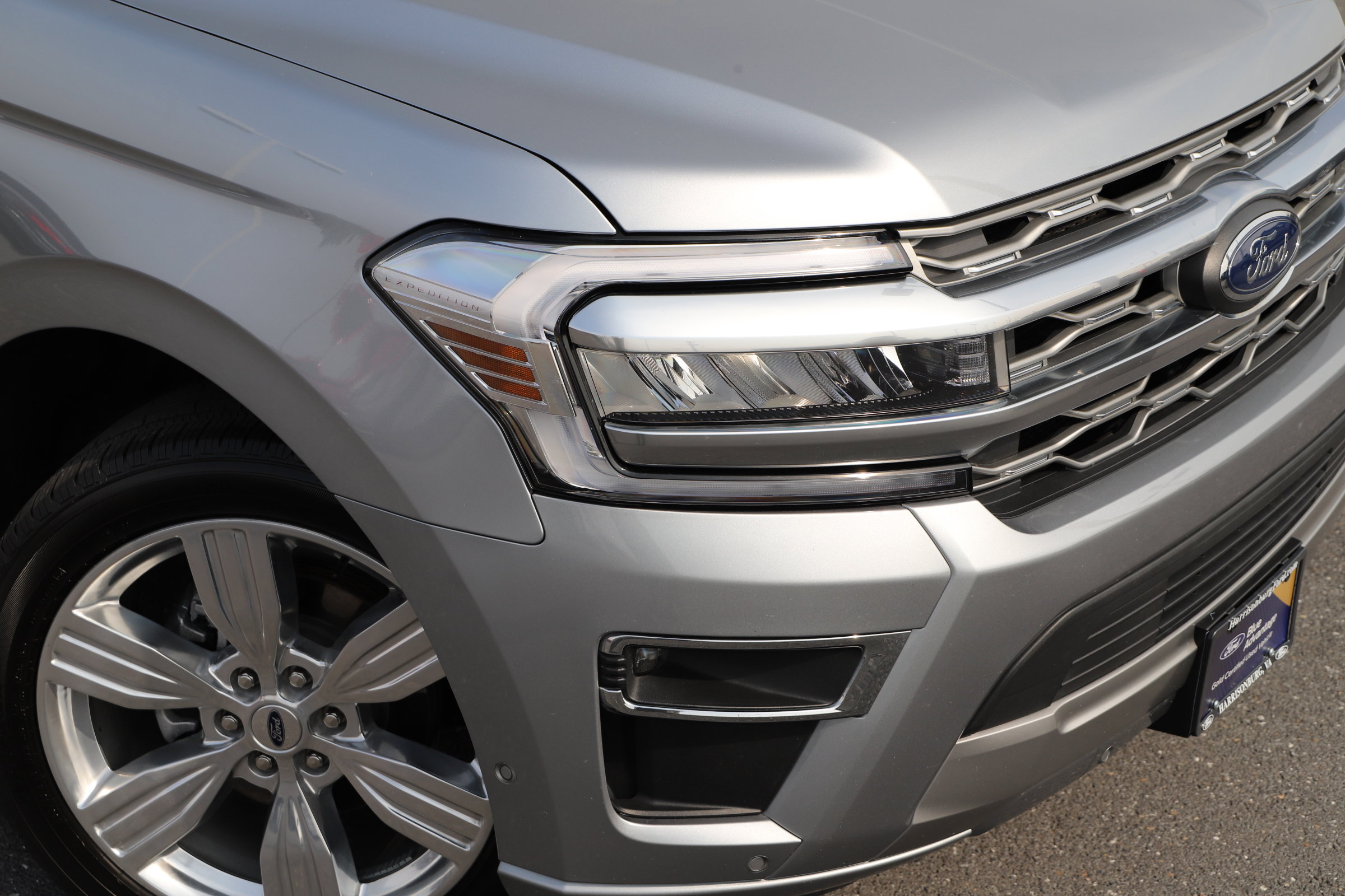 2024 Ford Expedition MAX Platinum photo 2