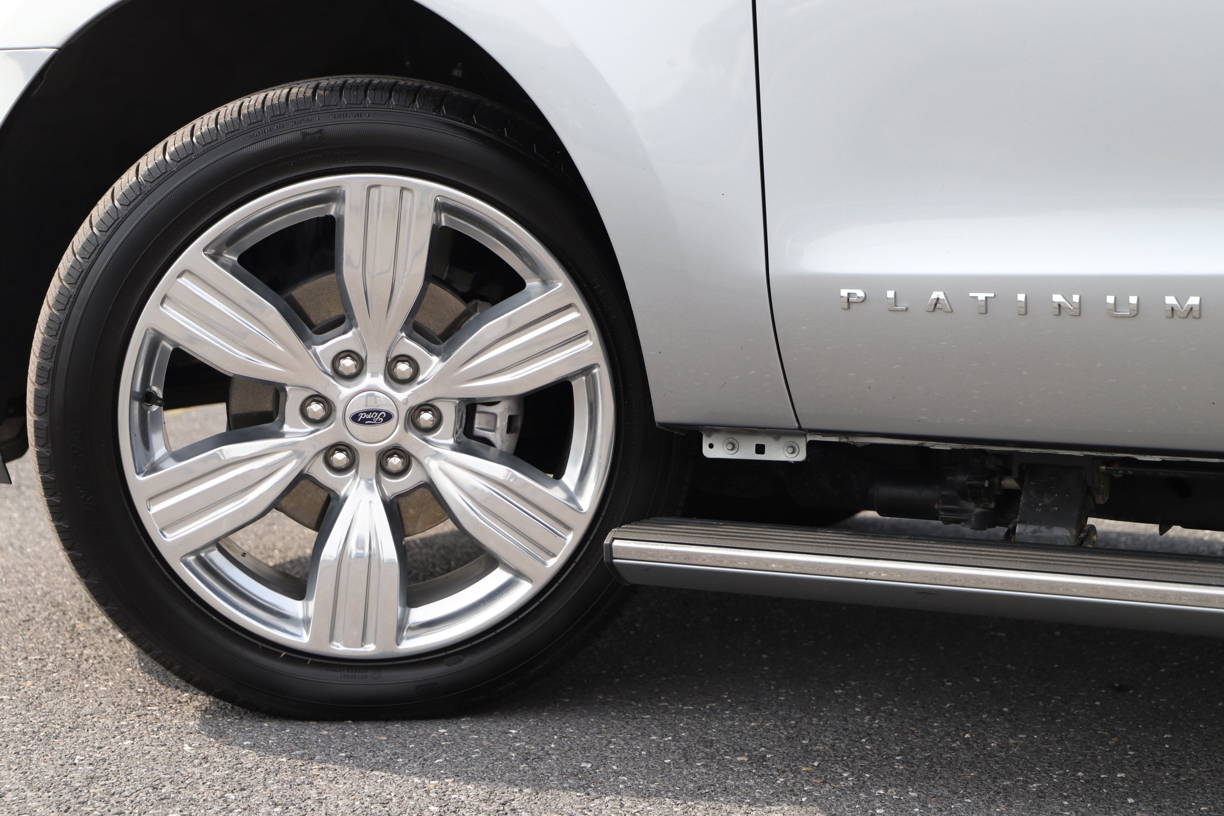 2024 Ford Expedition MAX Platinum photo 3