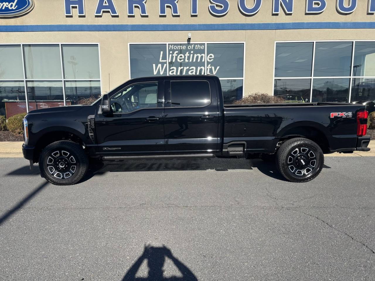 2025 Ford F-250 Super Duty Platinum's photo