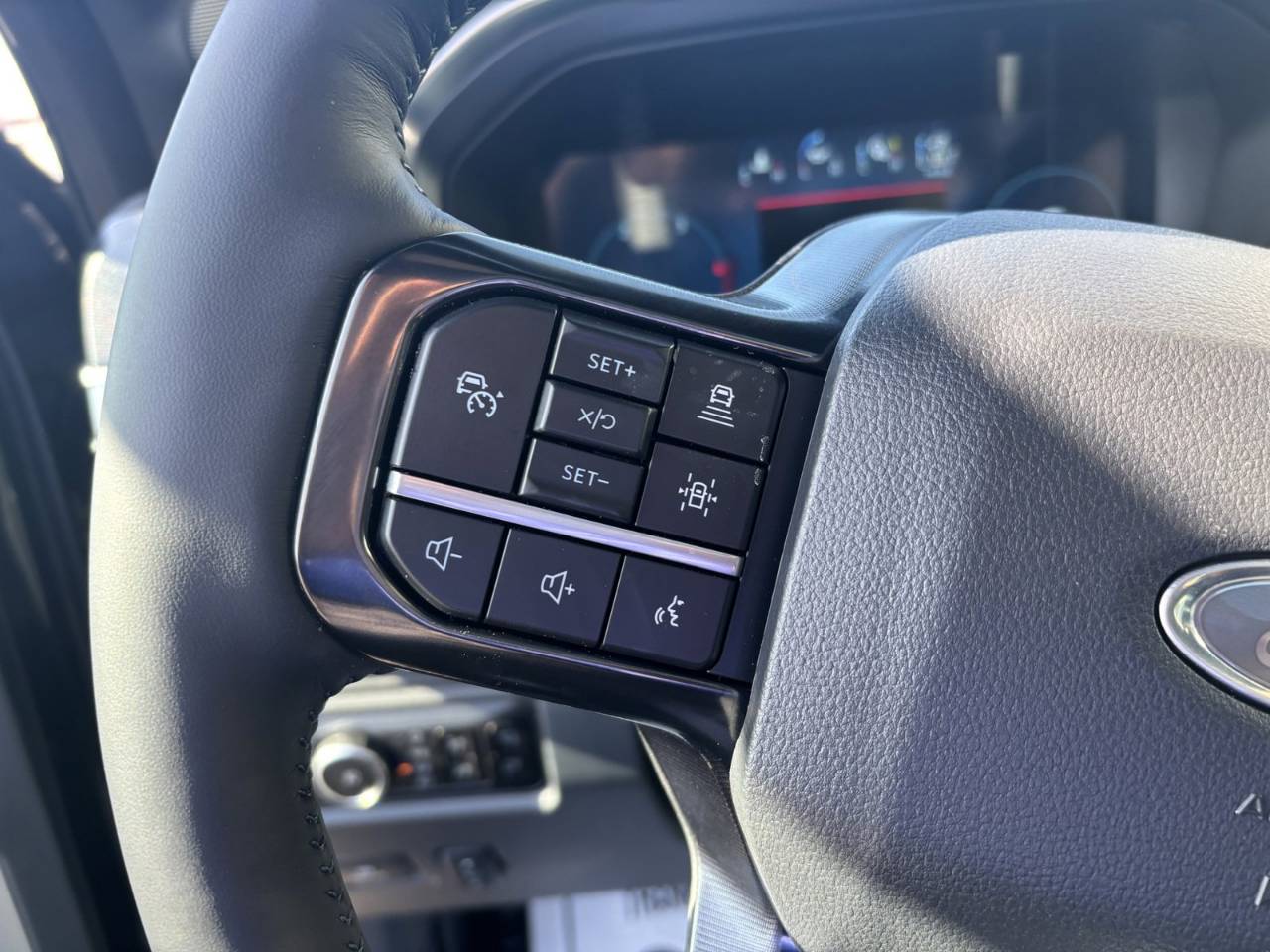 2025 Ford F-250 Super Duty Platinum - Photo 14
