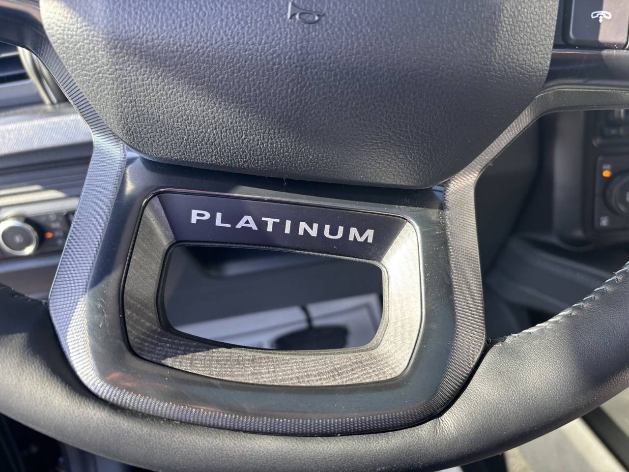 2025 Ford F-250 Super Duty Platinum - Photo 17