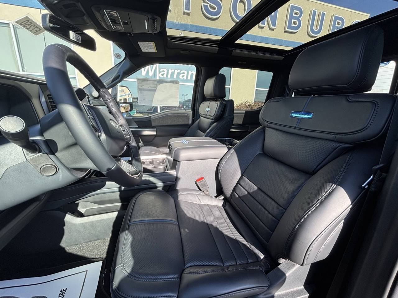 2025 Ford F-250 Super Duty Platinum - Photo 30