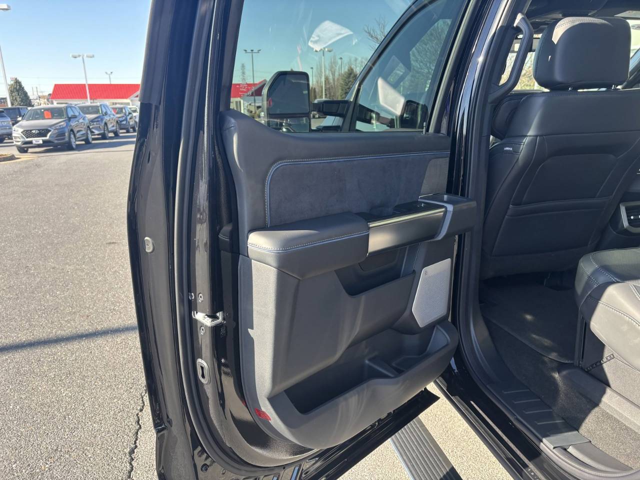 2025 Ford F-250 Super Duty Platinum - Photo 43