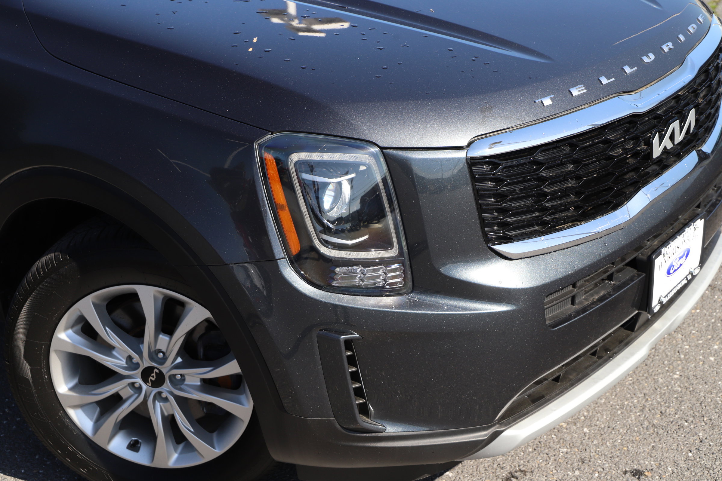2022 Kia Telluride LX photo 2