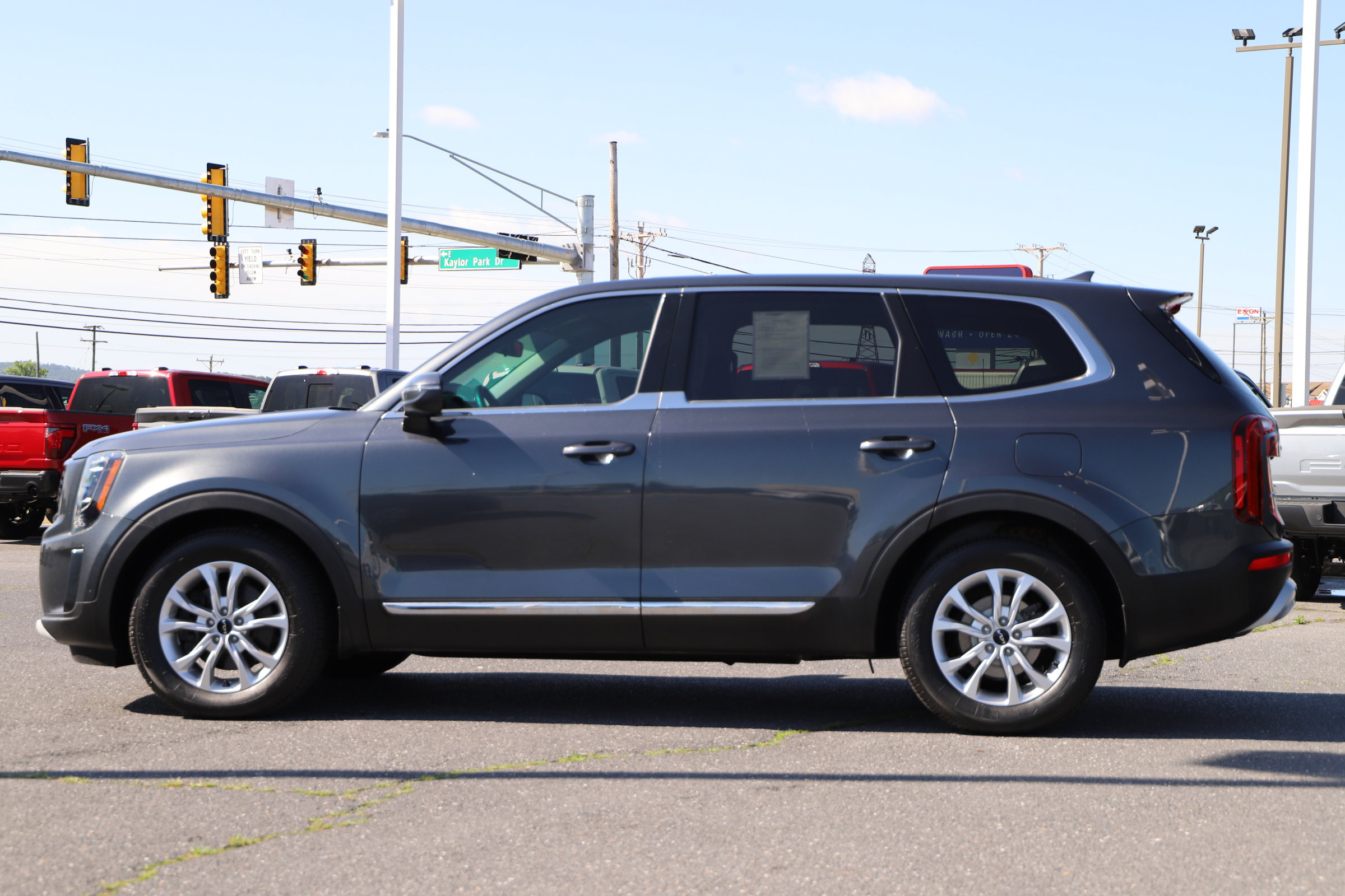 2022 Kia Telluride LX photo 4