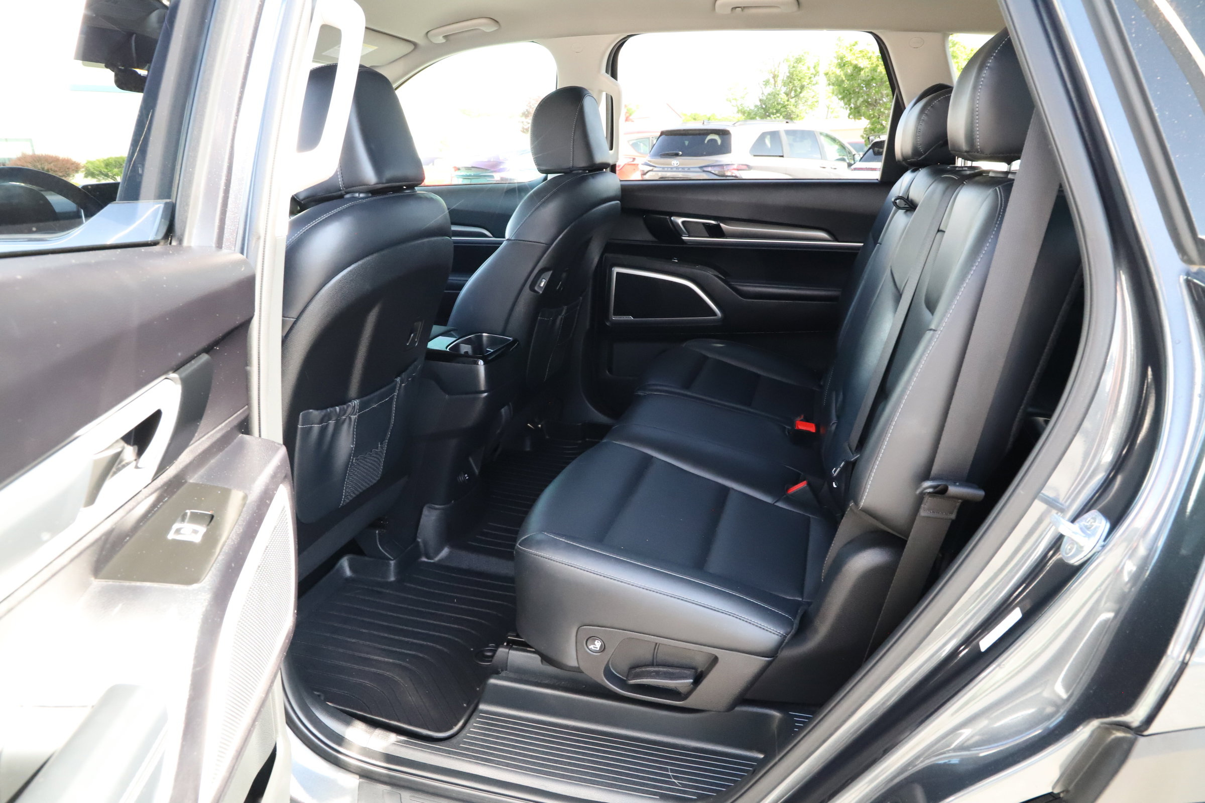 2022 Kia Telluride LX photo 19
