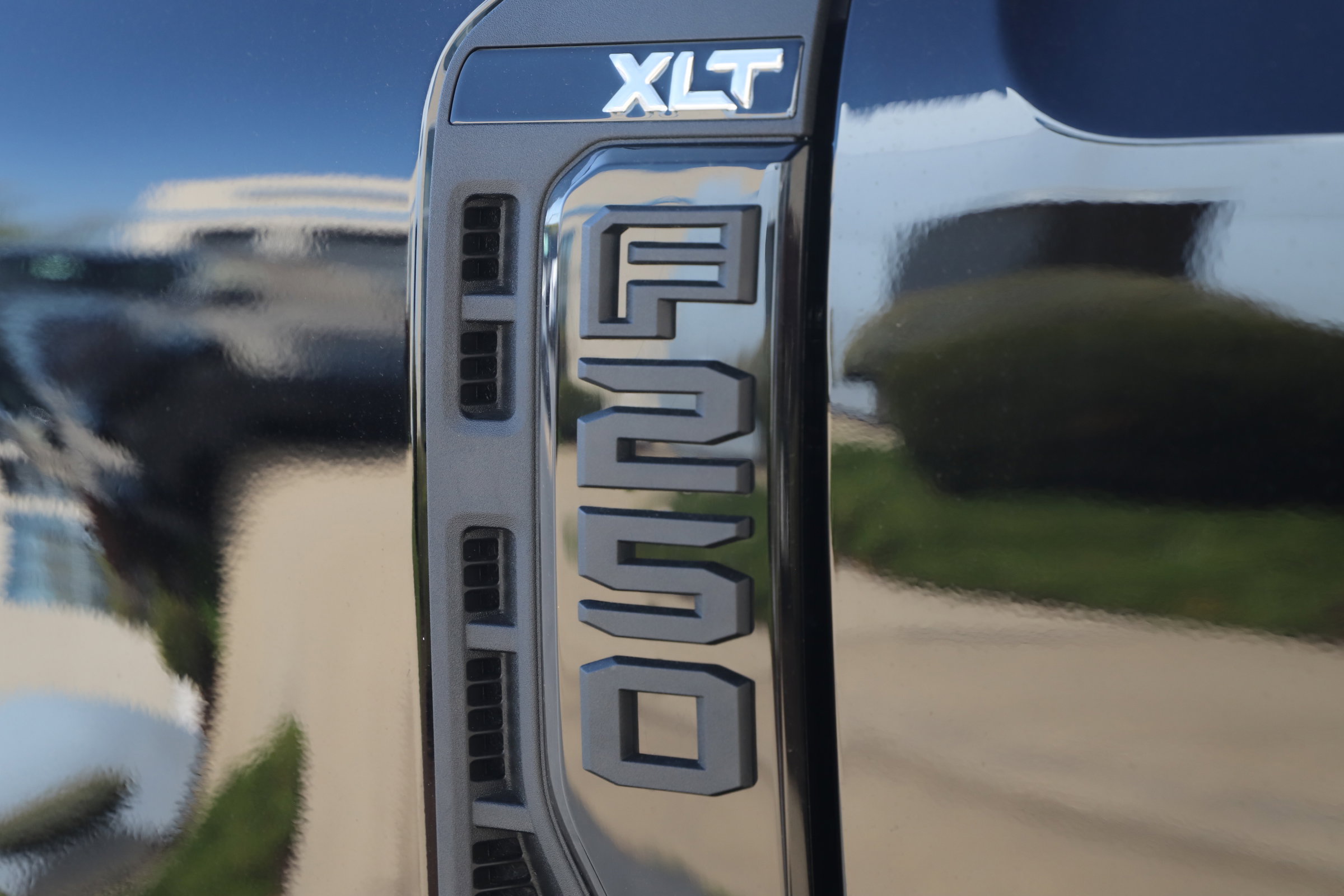 2025 Ford F-250 XLT photo 4