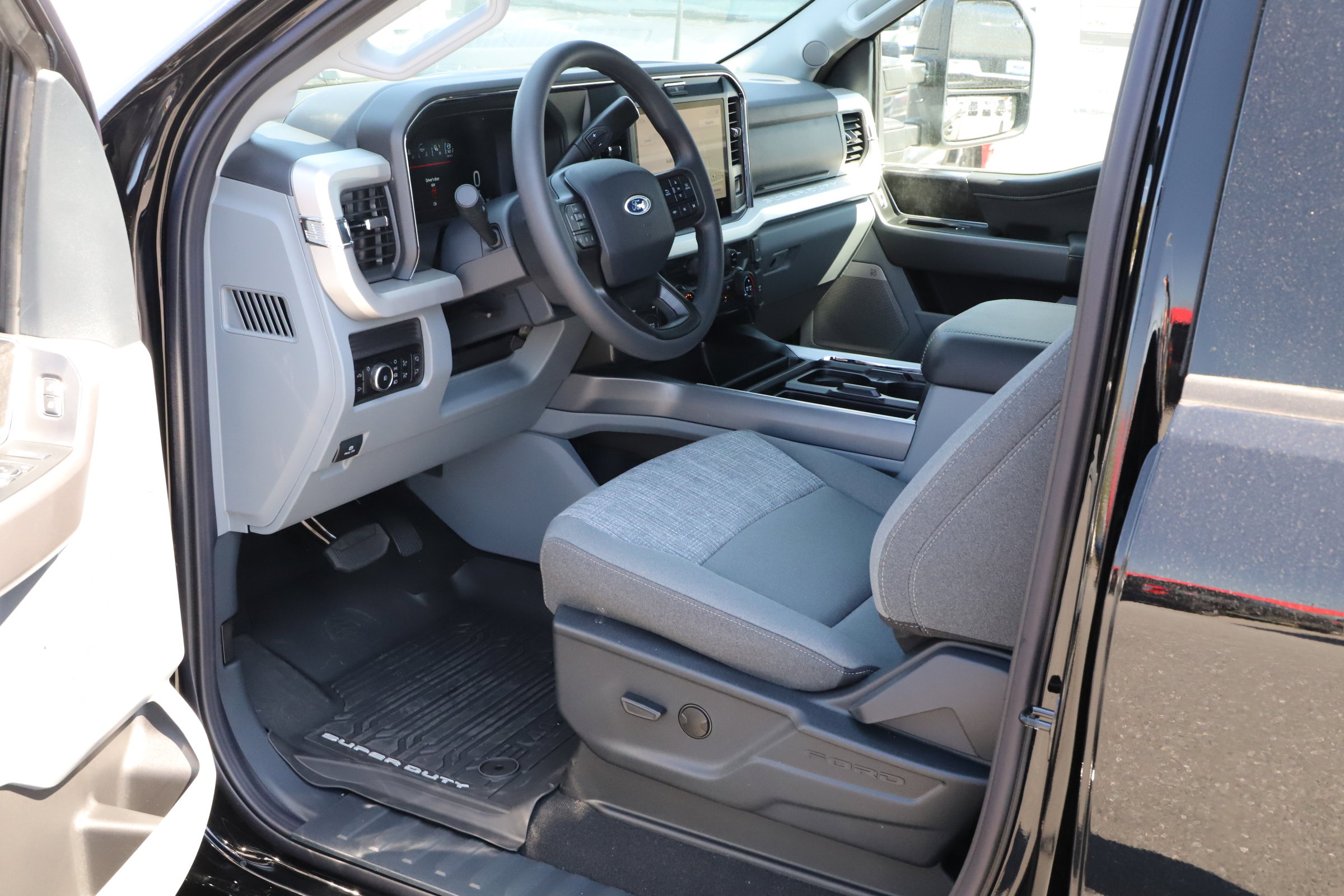 2025 Ford F-250 XLT photo 15