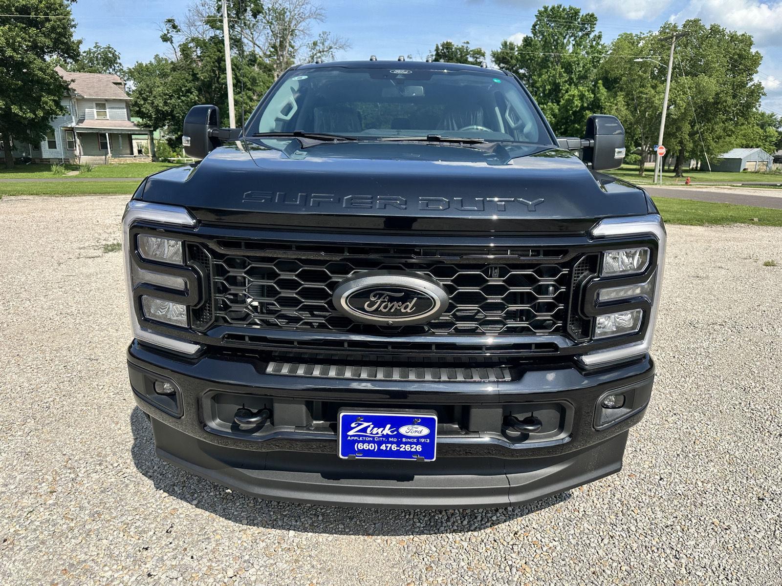 2025 Ford F-350 Lariat photo 3