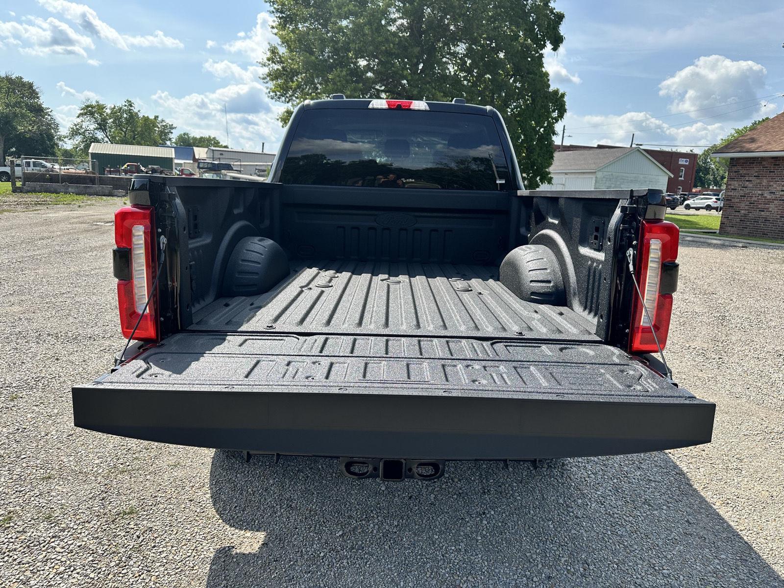 2025 Ford F-350 Lariat photo 8
