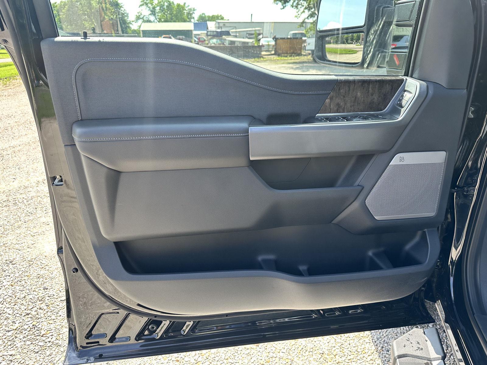 2025 Ford F-350 Lariat photo 10