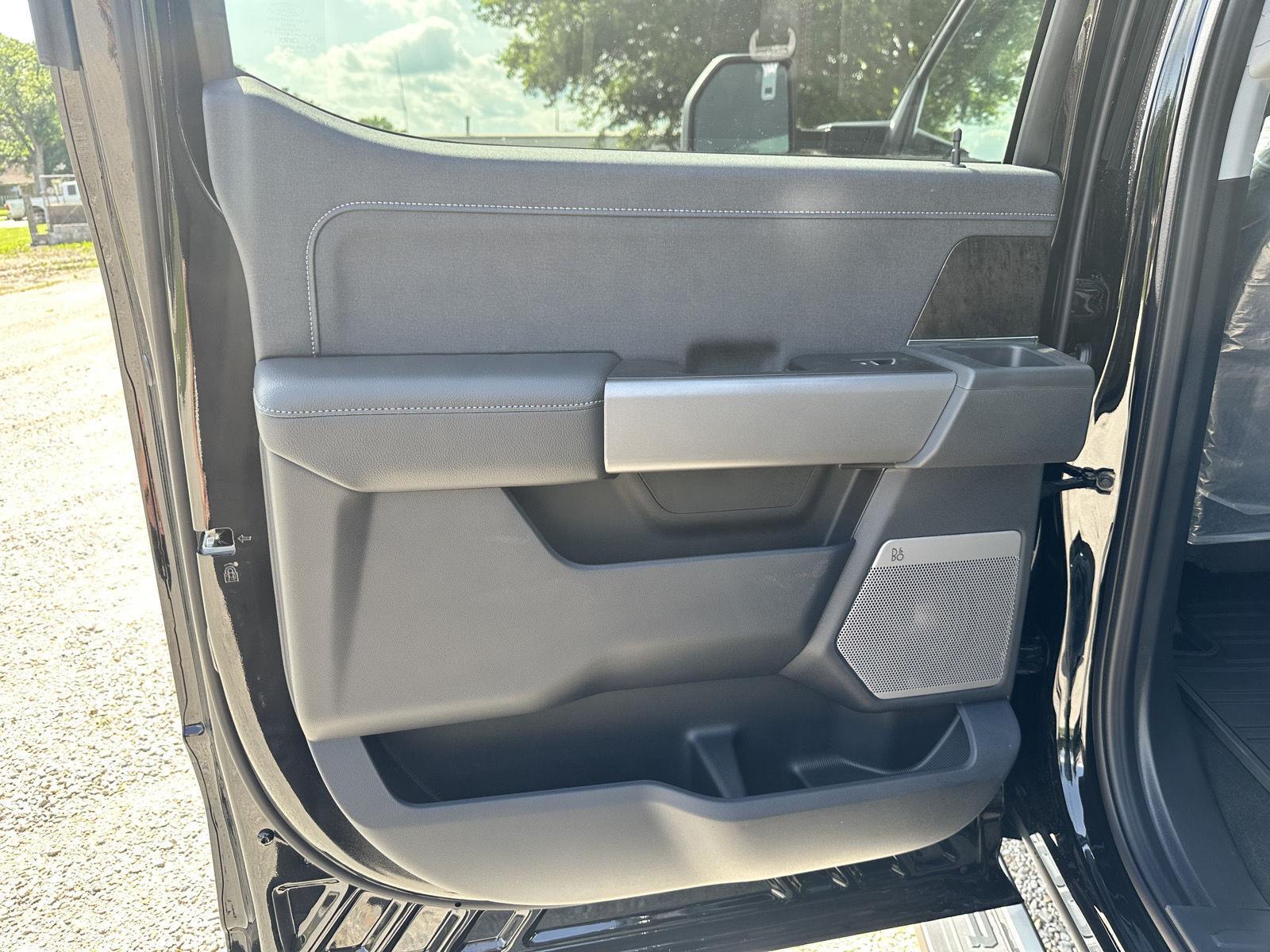 2025 Ford F-350 Lariat photo 12