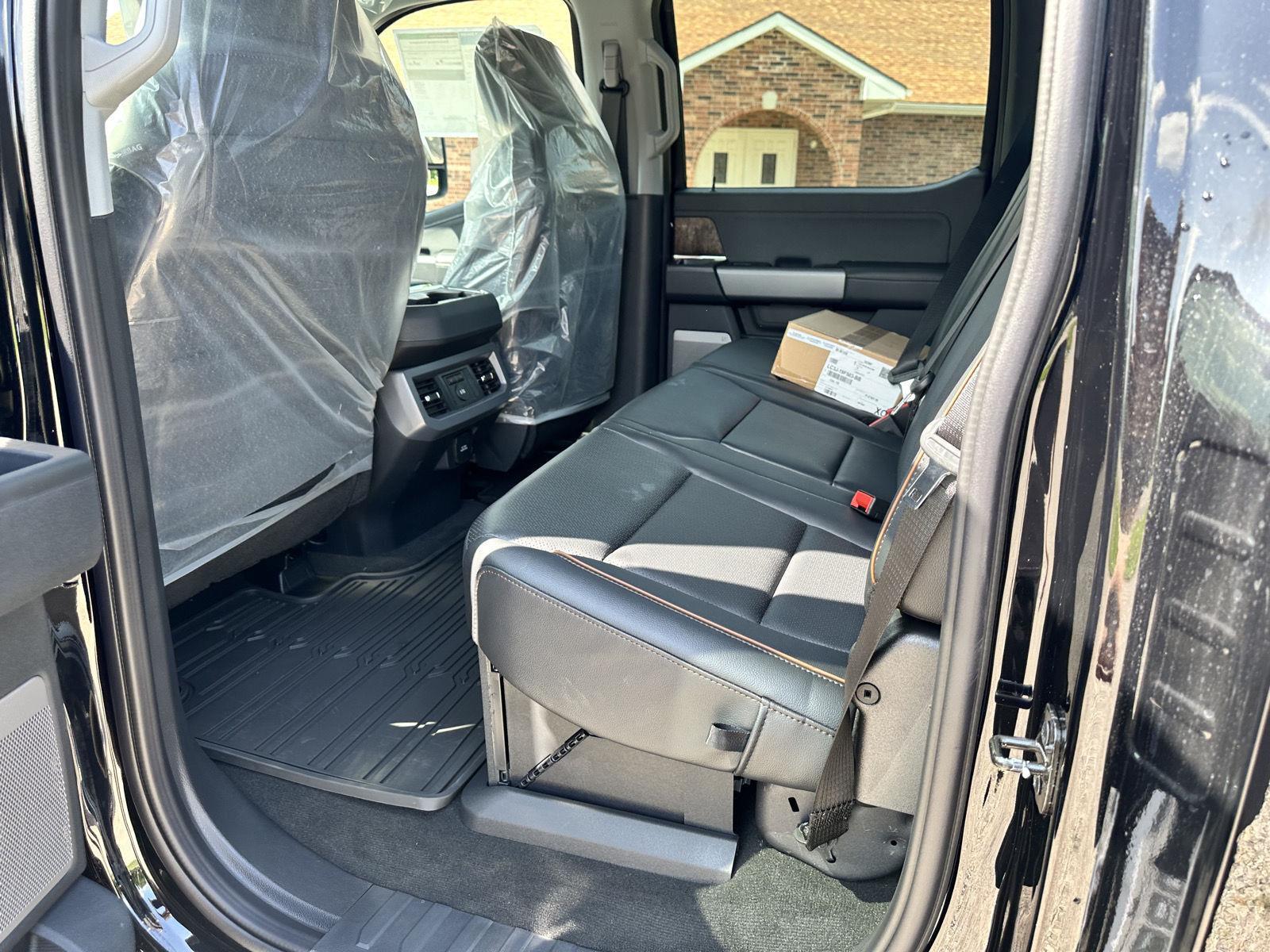 2025 Ford F-350 Lariat photo 13