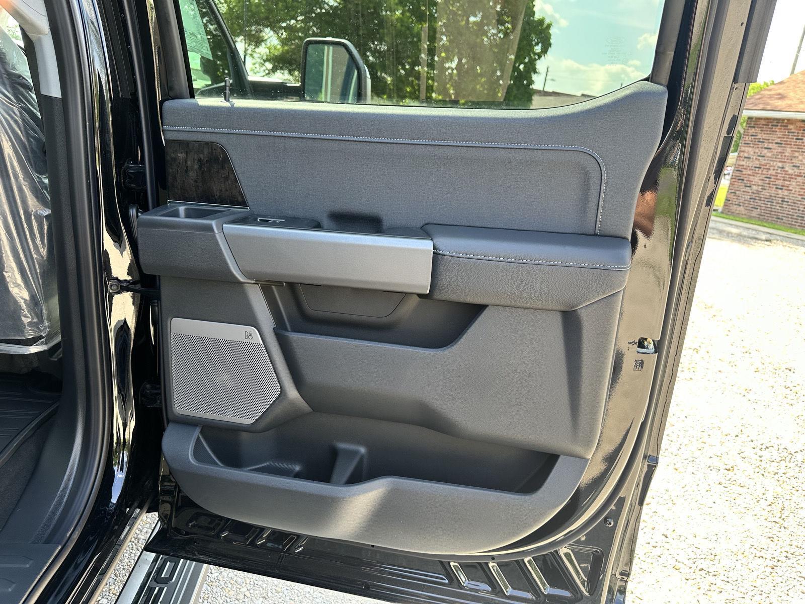 2025 Ford F-350 Lariat photo 16