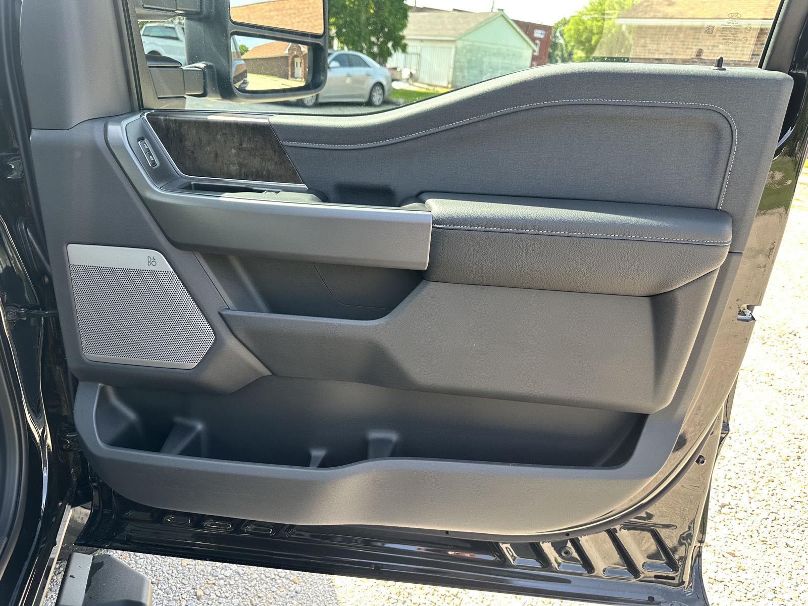 2025 Ford F-350 Lariat photo 19