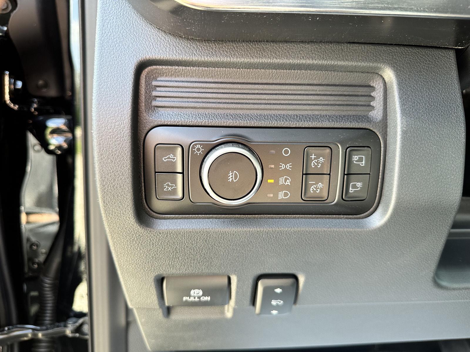 2025 Ford F-350 Lariat photo 24