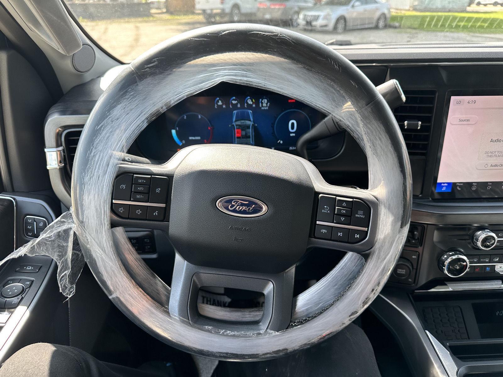 2025 Ford F-350 Lariat photo 27