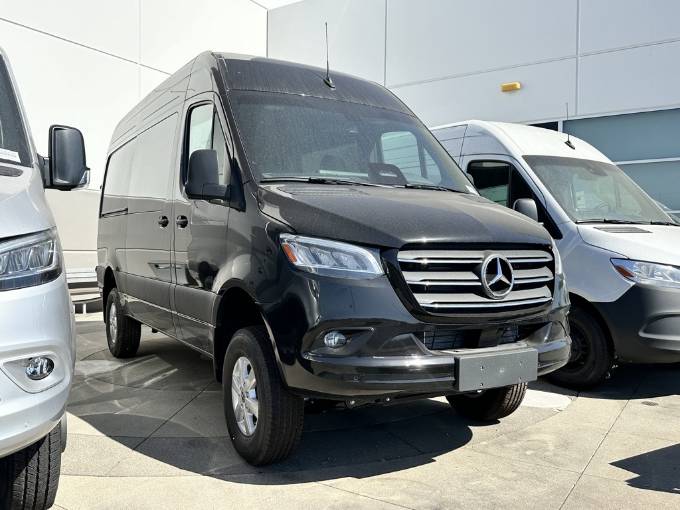 2025 Mercedes-Benz Sprinter Crew Van Crew 144 WB