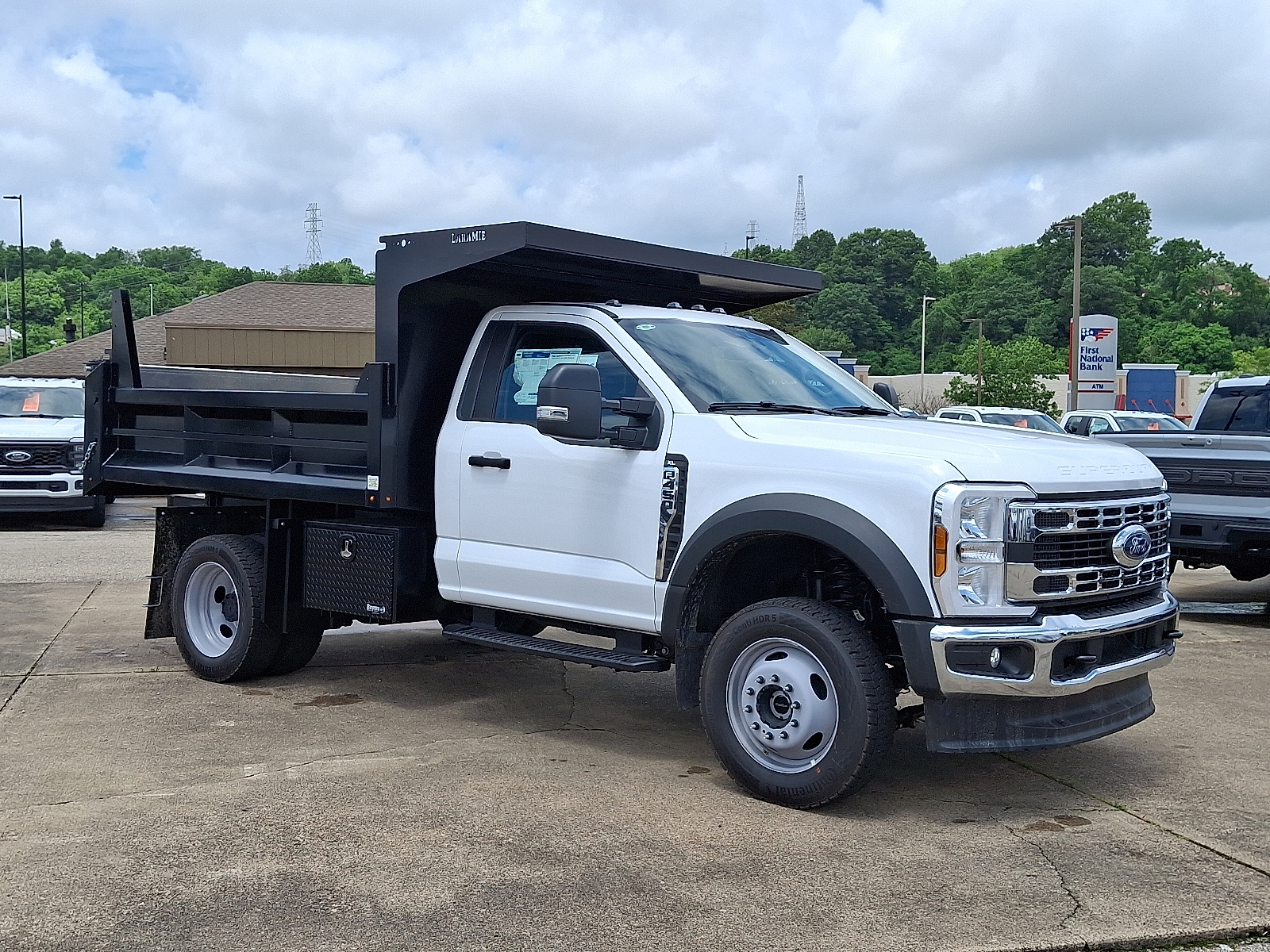 2025 Ford Super Duty F-450 Dump XL