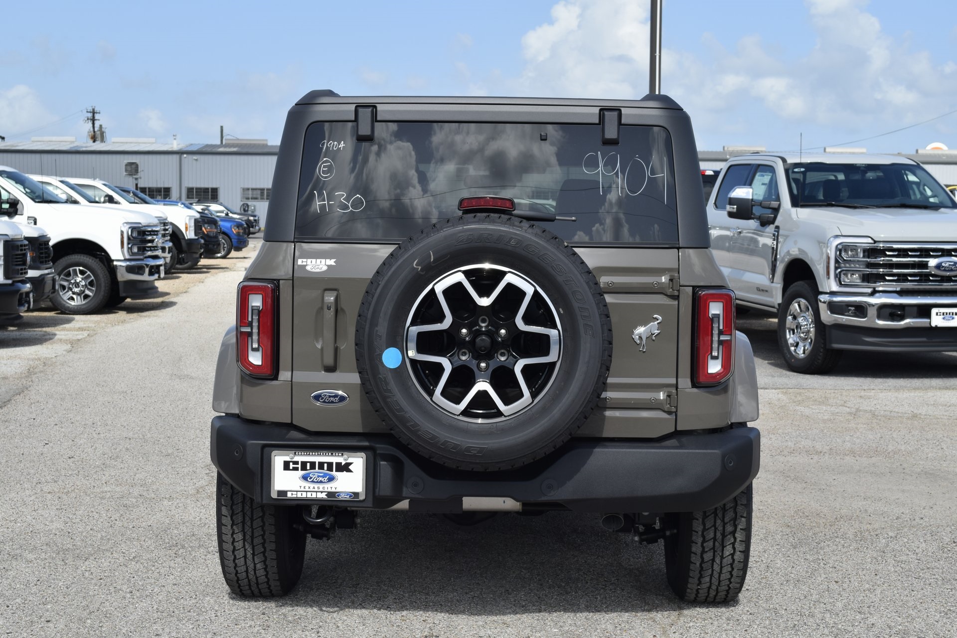 2025 Ford Bronco Outer Banks photo 2