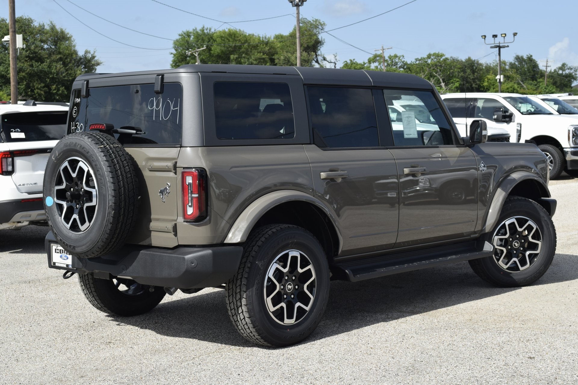 2025 Ford Bronco Outer Banks photo 3