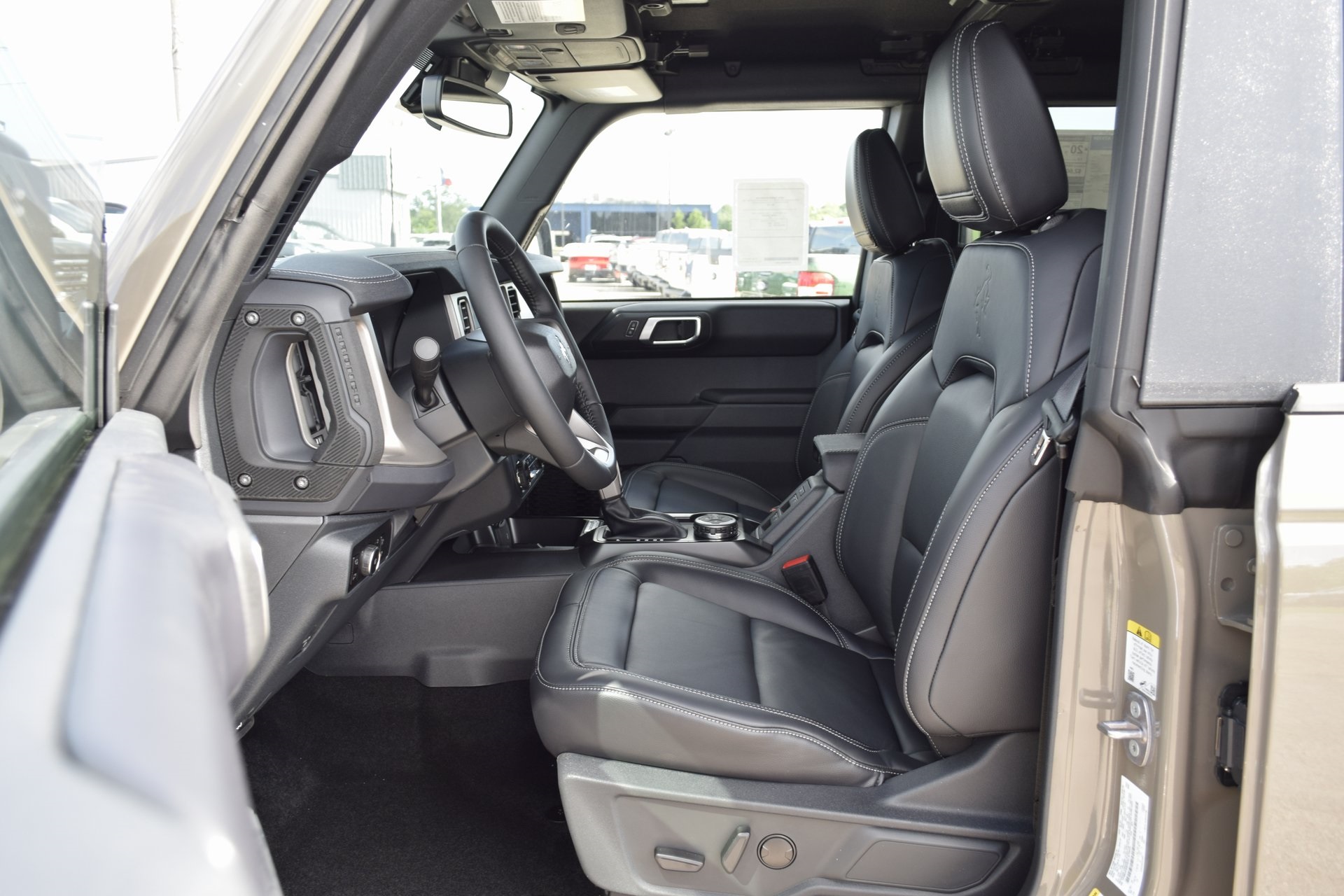 2025 Ford Bronco Outer Banks photo 14