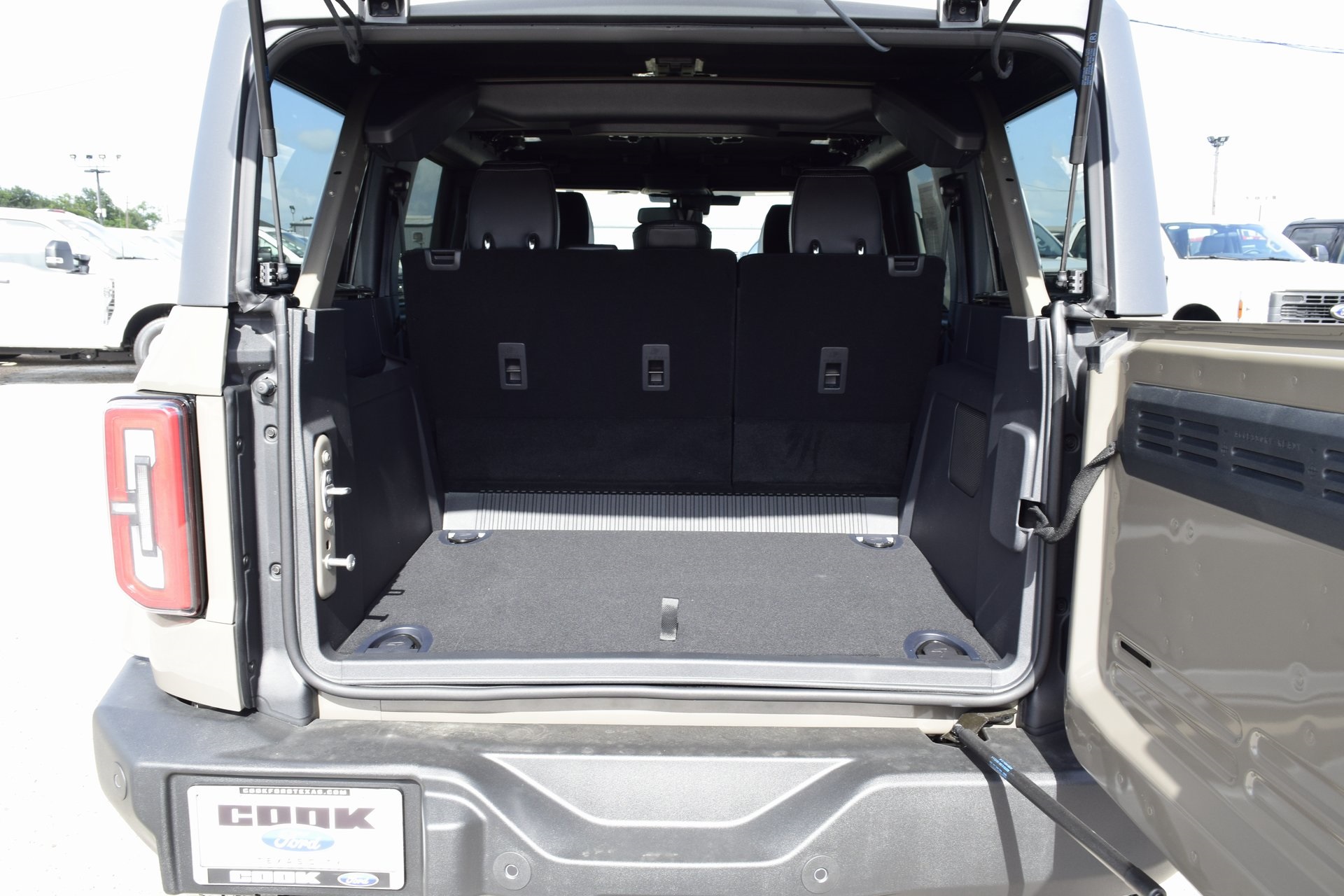 2025 Ford Bronco Outer Banks photo 17