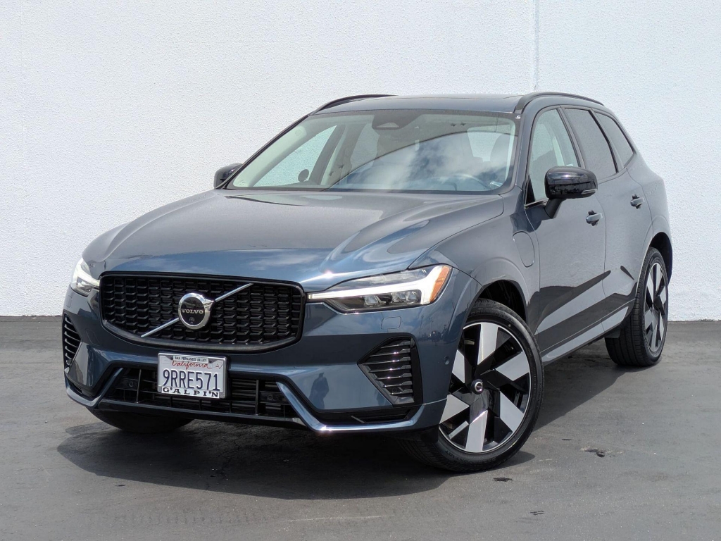 2025 Volvo XC60 Plug-In Hybrid T8 Plus