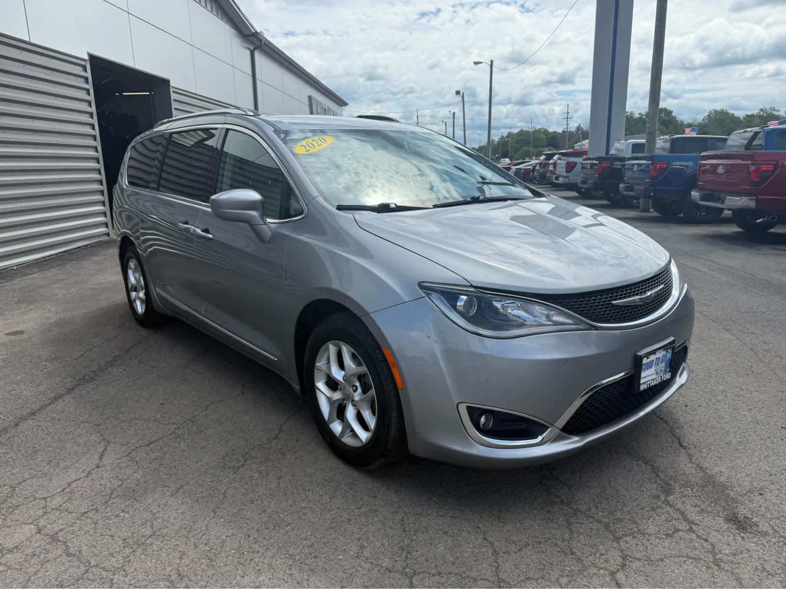 Used 2020 Chrysler Pacifica Touring L with VIN 2C4RC1BG8LR120427 for sale in Williamson, NY