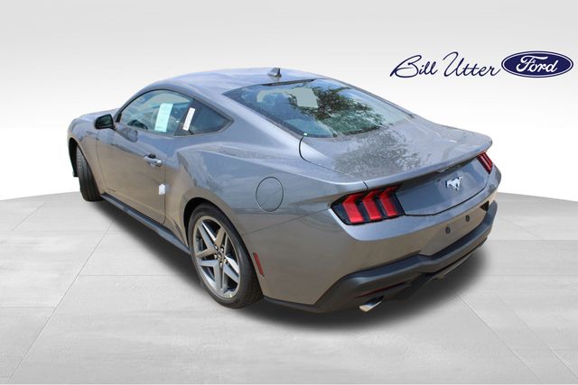 2025 Ford Mustang EcoBoost photo 4