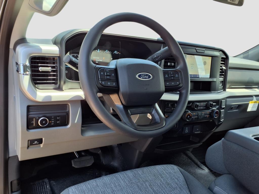 2025 Ford F-350 photo 9