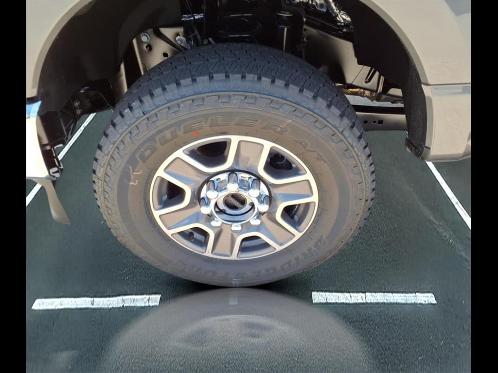 2025 Ford F-350 photo 19