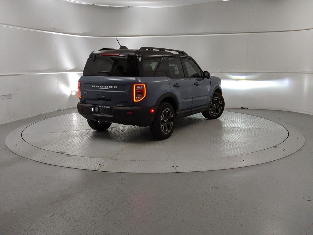 2025 Ford Bronco Sport Outer Banks photo 2