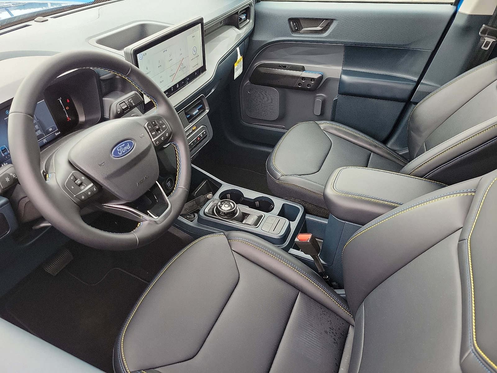 2025 Ford Maverick photo 3