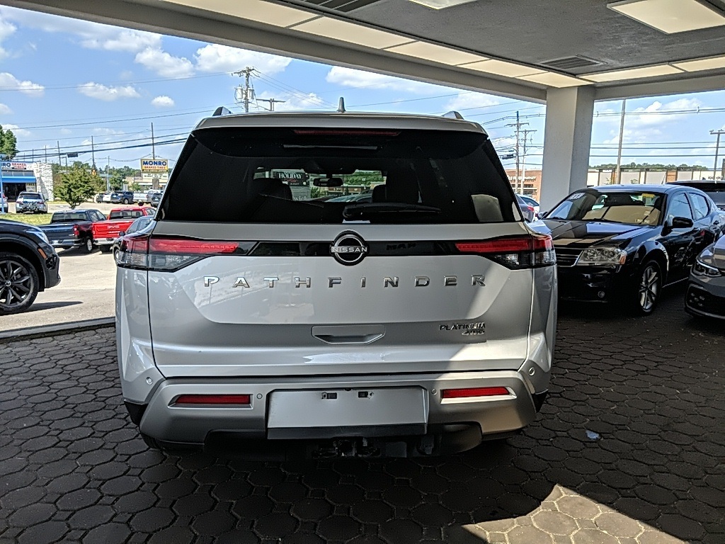 2022 Nissan Pathfinder Platinum photo 3