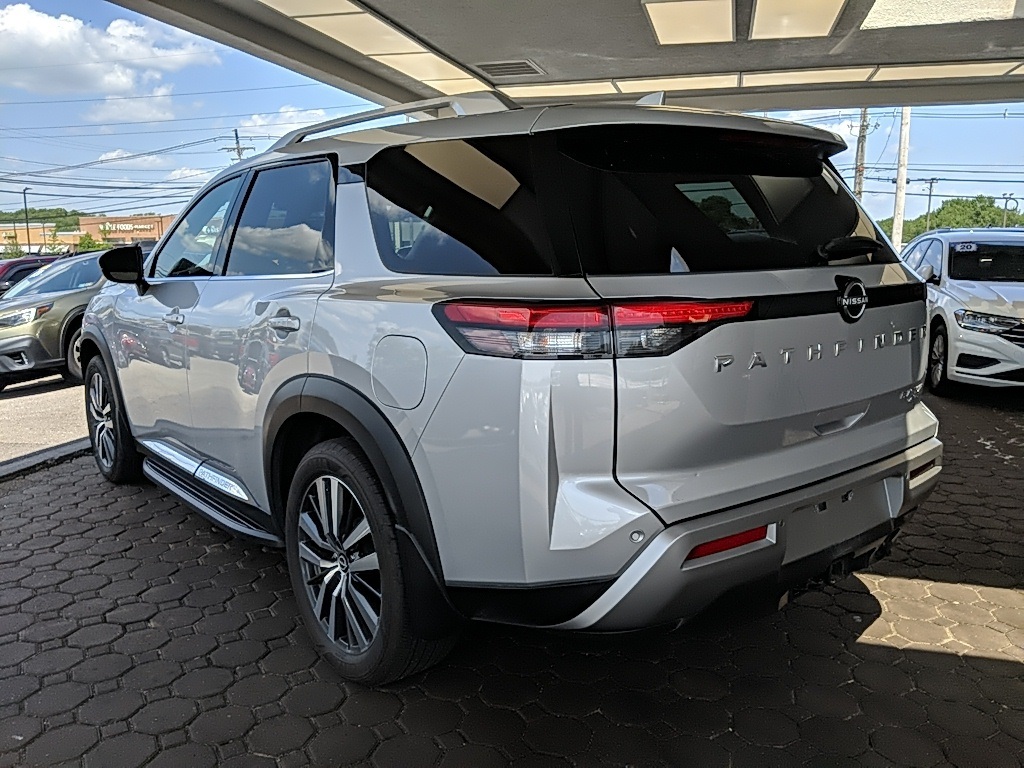 2022 Nissan Pathfinder Platinum photo 4