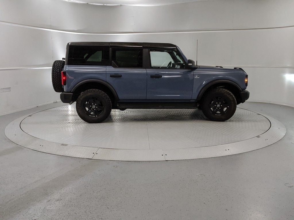 2025 Ford Bronco Outer Banks photo 2