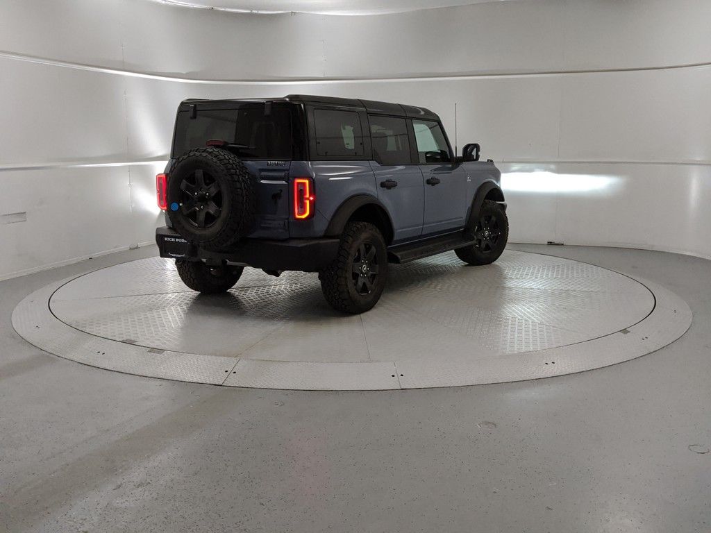 2025 Ford Bronco Outer Banks photo 3