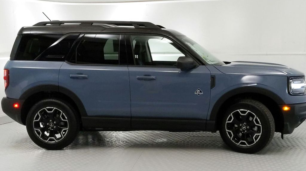 2025 Ford Bronco Sport Outer Banks photo 2