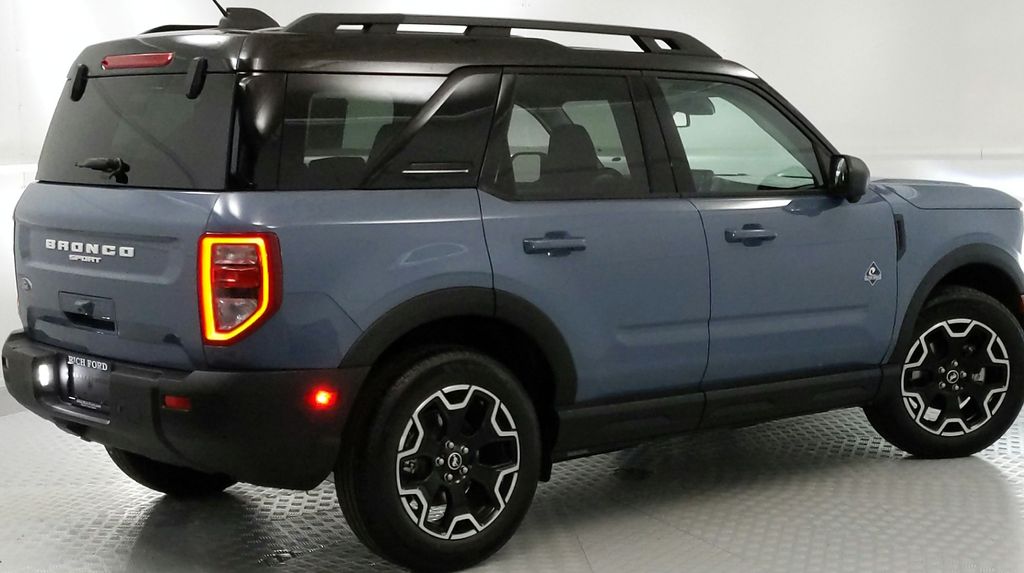 2025 Ford Bronco Sport Outer Banks photo 3