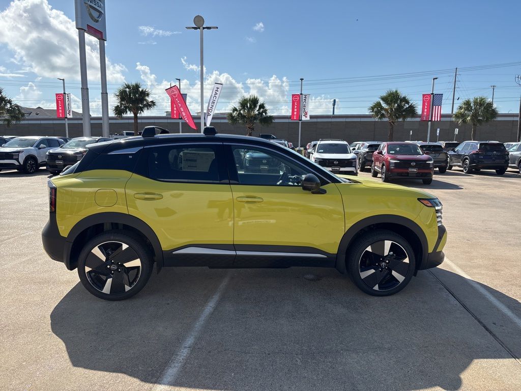 2025 Nissan Kicks SR photo 3