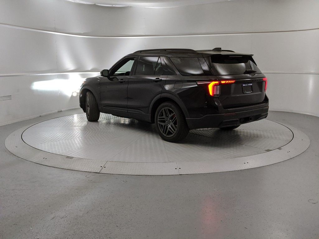 2025 Ford Explorer ST-Line photo 4