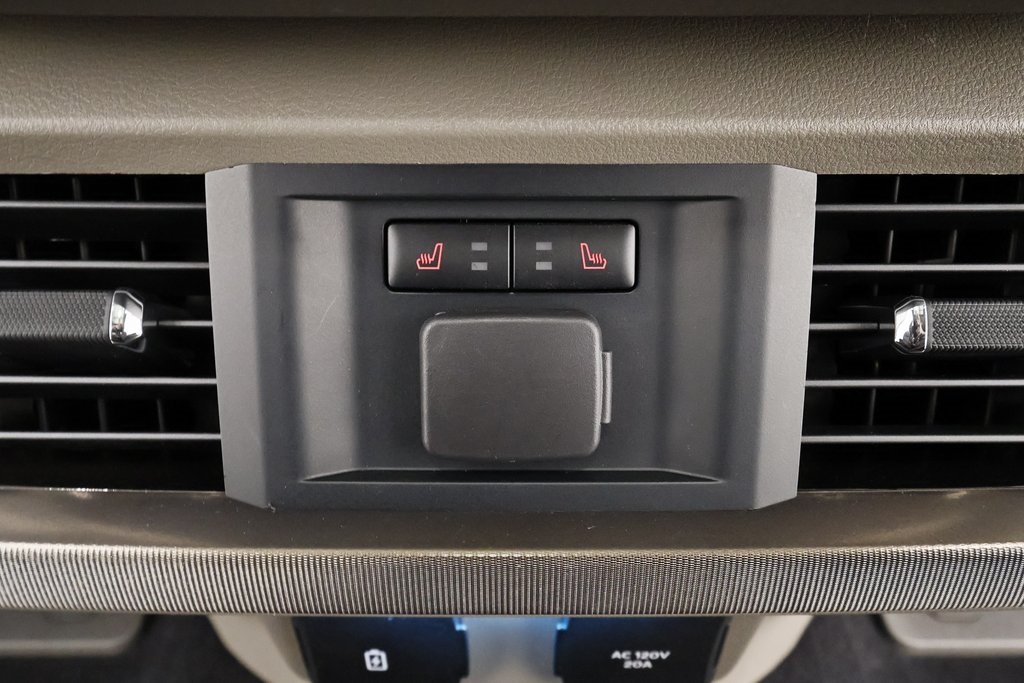 2025 Ford F-150 Platinum photo 13