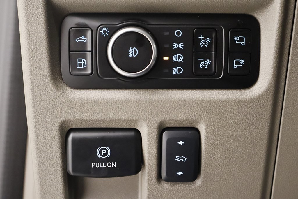 2025 Ford F-150 Platinum photo 18