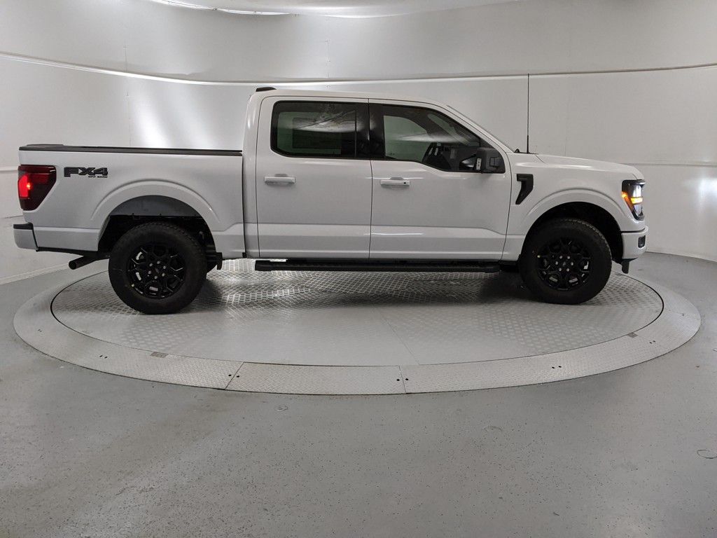 2025 Ford F-150 XLT photo 2
