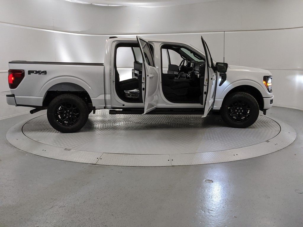 2025 Ford F-150 XLT photo 8