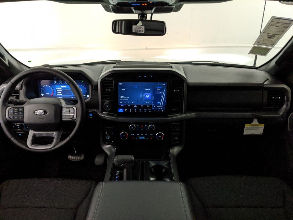 2025 Ford F-150 XLT photo 13