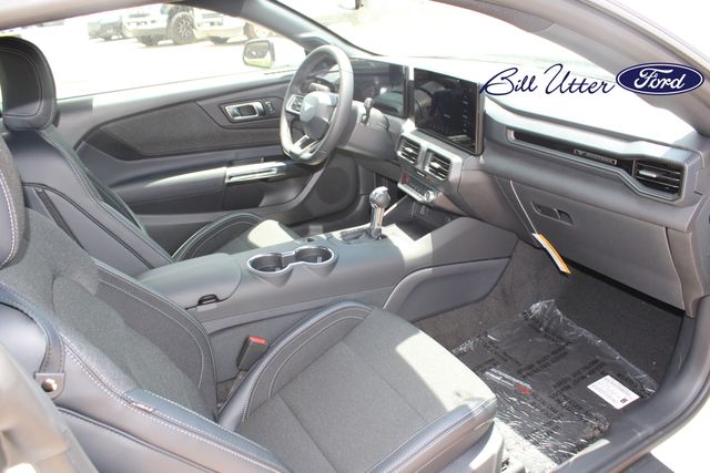 2025 Ford Mustang photo 9
