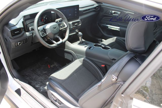 2025 Ford Mustang photo 10
